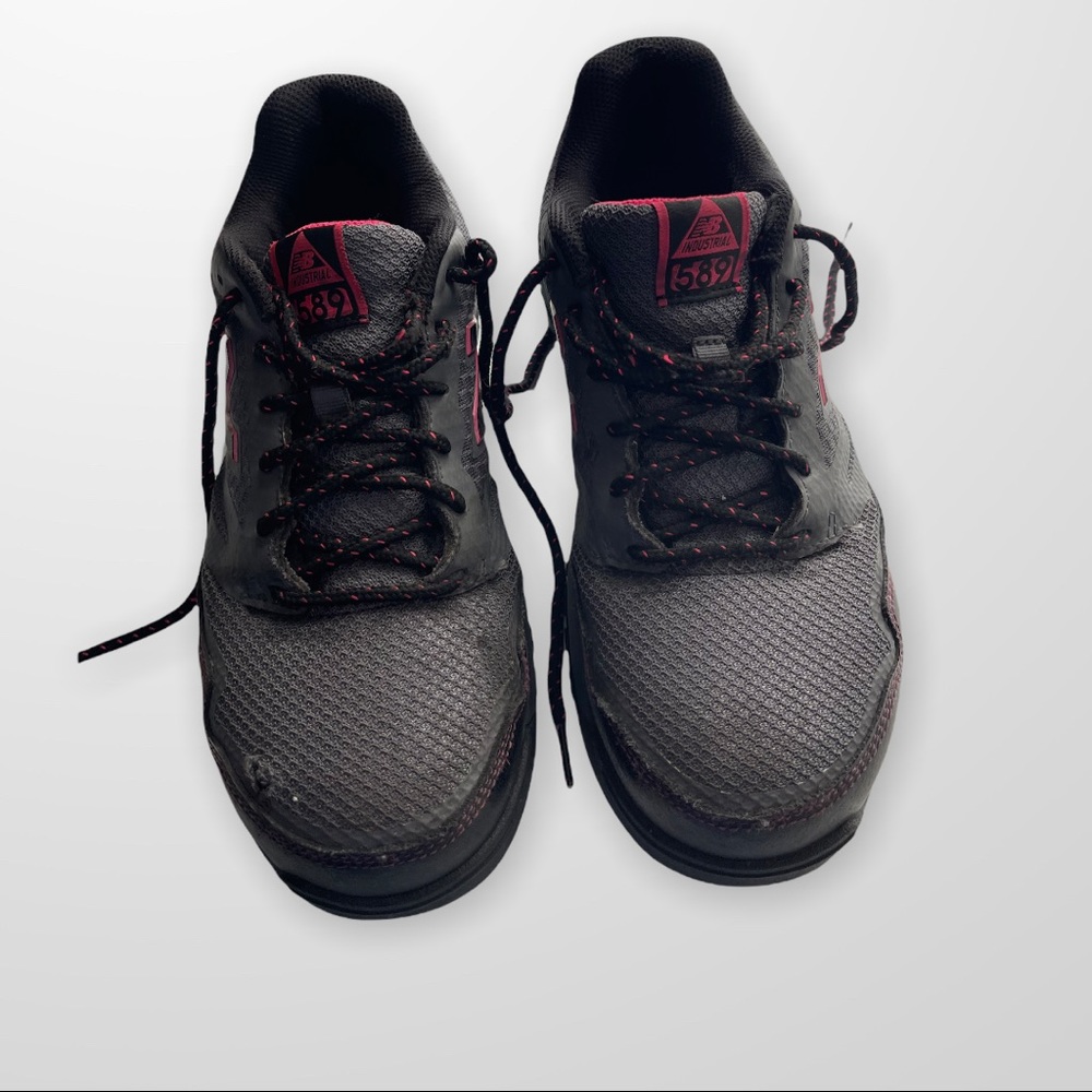 New balance  industrial 589 steal toe  shoes  size 8 I good condition